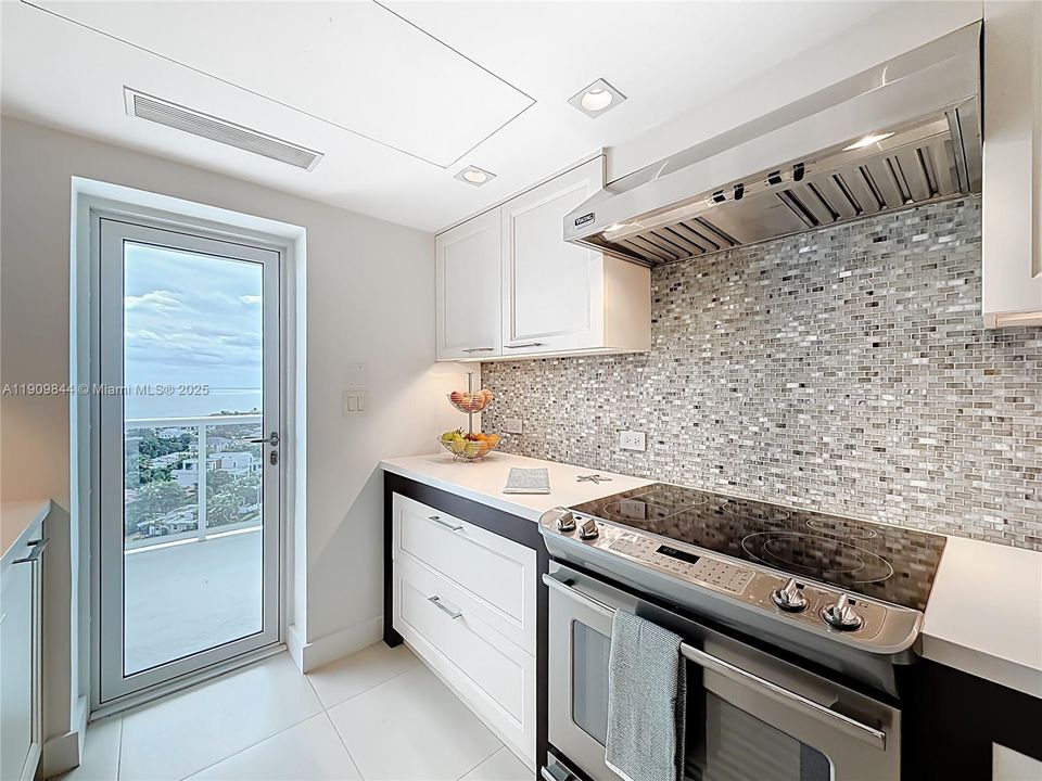 Active With Contract: $4,750 (2 beds, 2 baths, 1200 Square Feet)