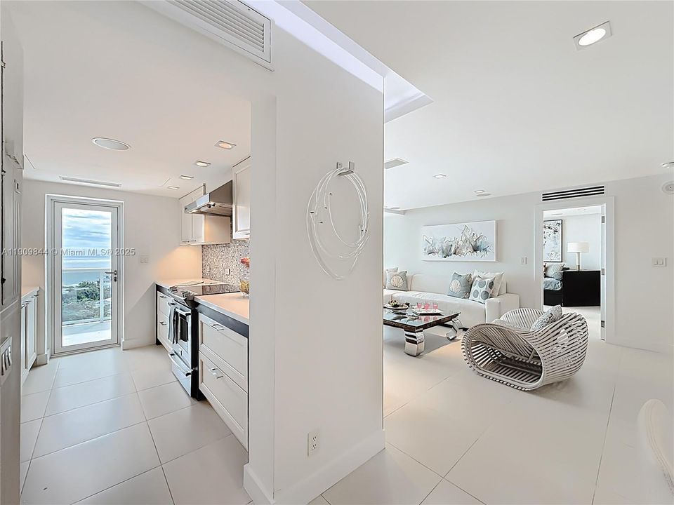 Active With Contract: $4,750 (2 beds, 2 baths, 1200 Square Feet)