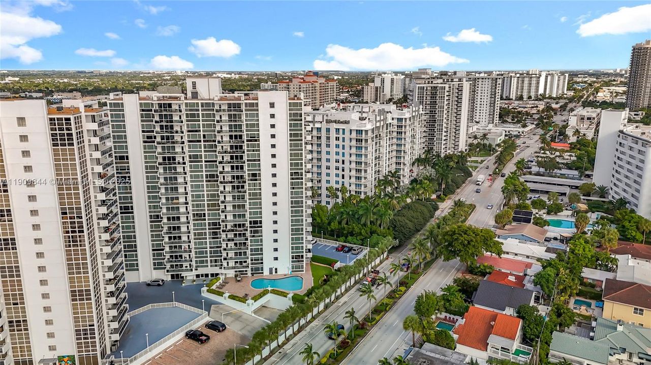 Active With Contract: $4,750 (2 beds, 2 baths, 1200 Square Feet)