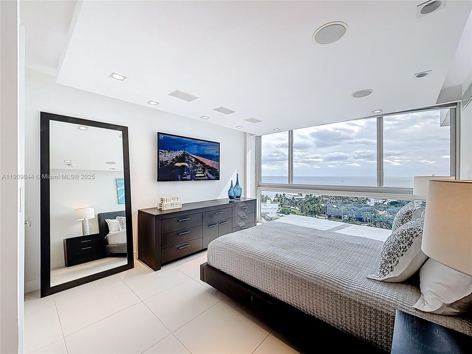 Active With Contract: $4,750 (2 beds, 2 baths, 1200 Square Feet)