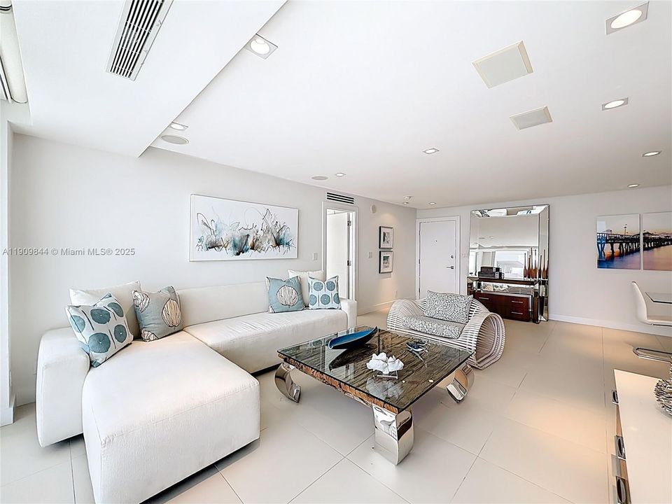 Active With Contract: $4,750 (2 beds, 2 baths, 1200 Square Feet)