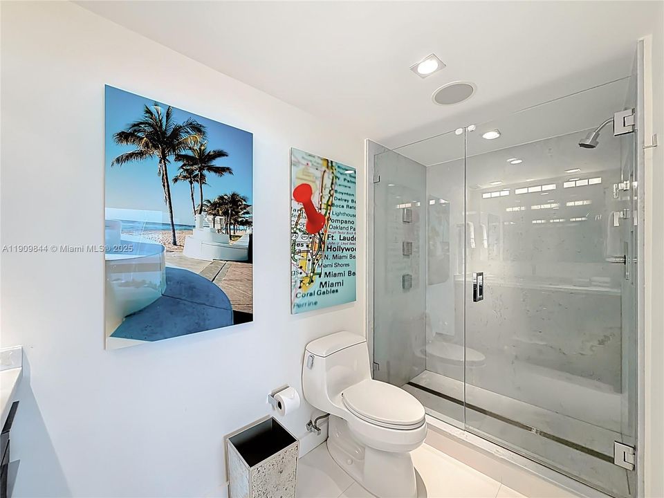 Active With Contract: $4,750 (2 beds, 2 baths, 1200 Square Feet)