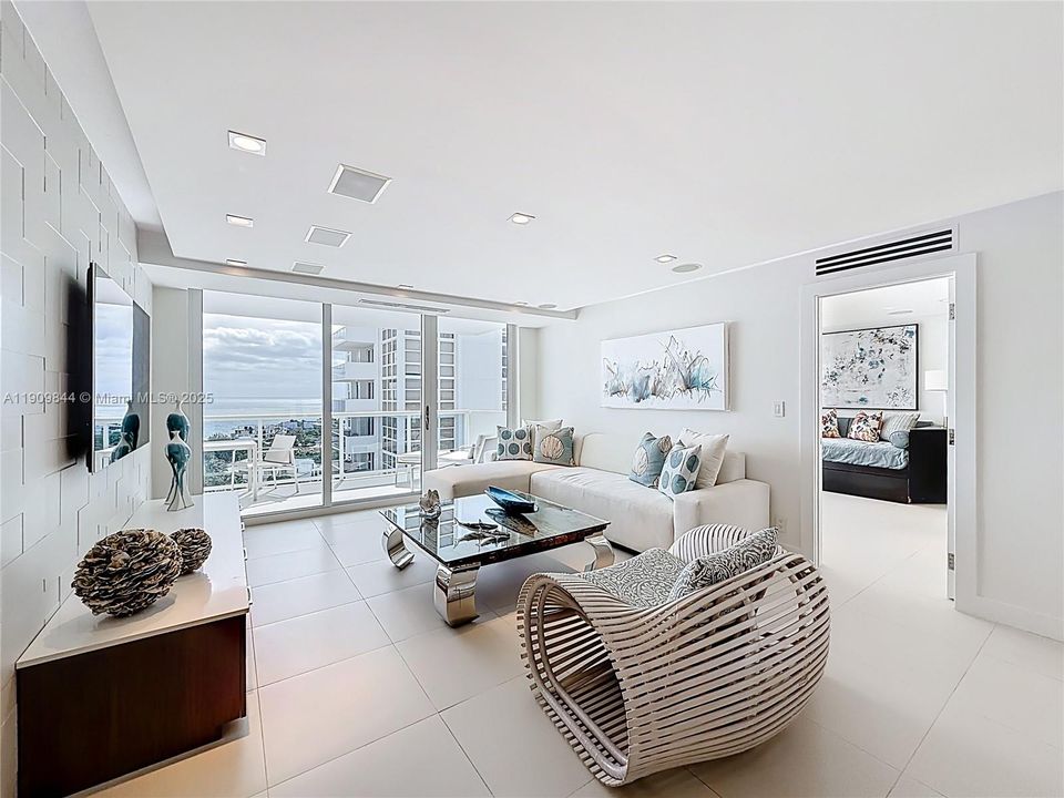 Active With Contract: $4,750 (2 beds, 2 baths, 1200 Square Feet)