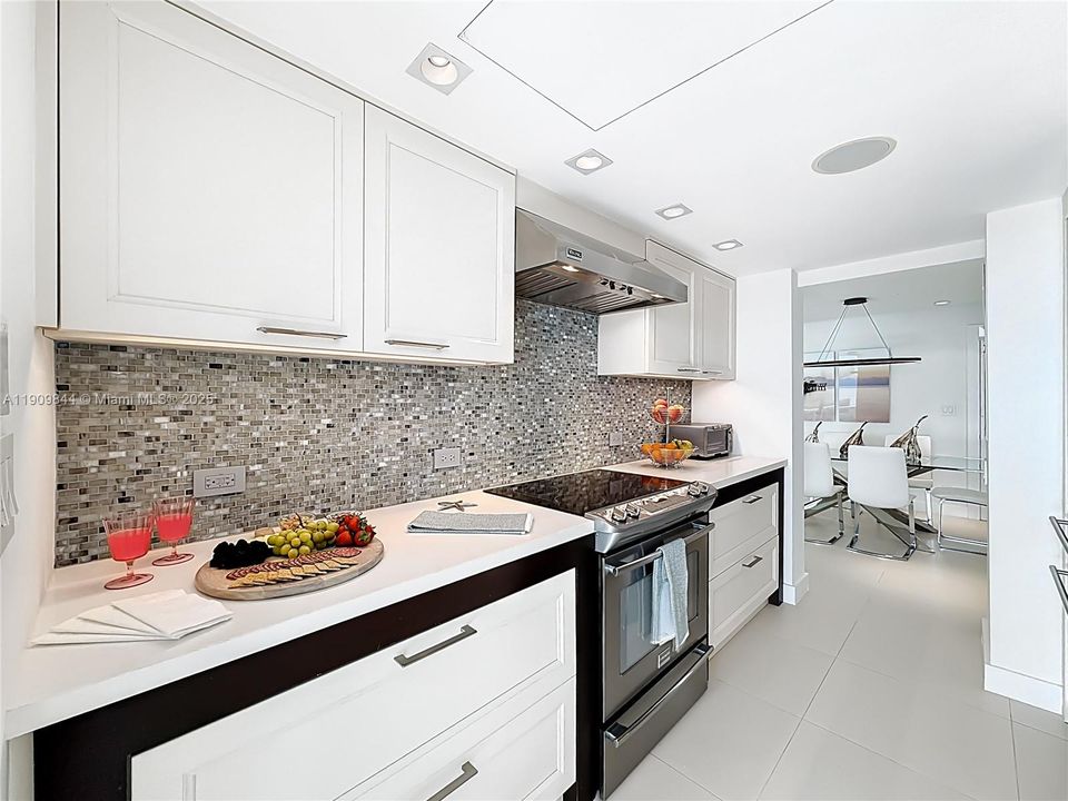 Active With Contract: $4,750 (2 beds, 2 baths, 1200 Square Feet)