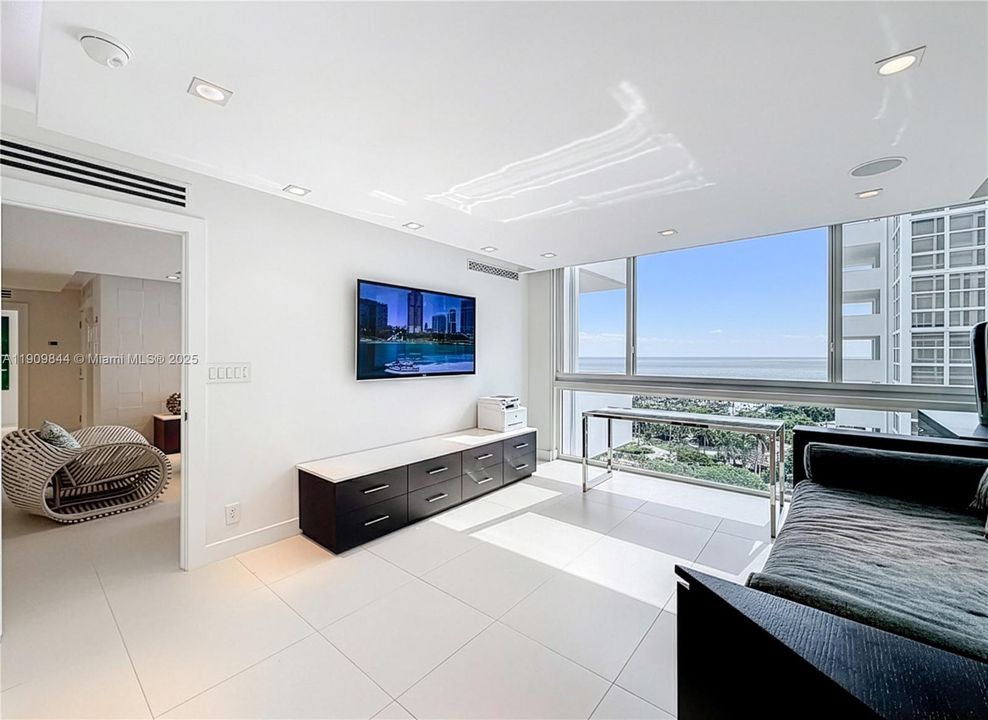 Active With Contract: $4,750 (2 beds, 2 baths, 1200 Square Feet)