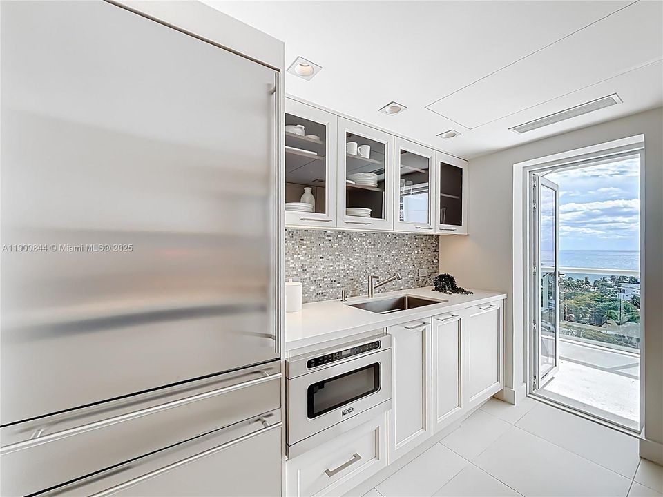 Active With Contract: $4,750 (2 beds, 2 baths, 1200 Square Feet)