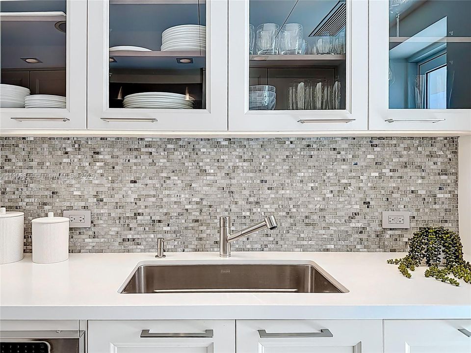 Active With Contract: $4,750 (2 beds, 2 baths, 1200 Square Feet)