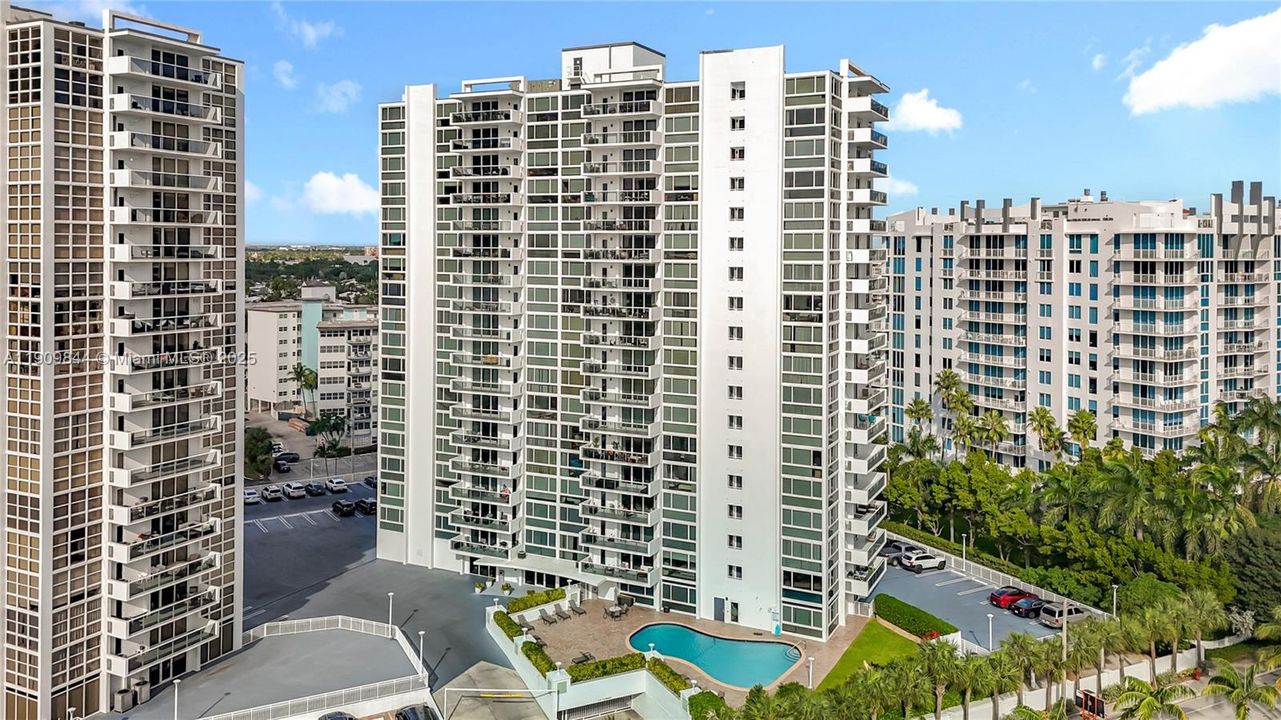 Active With Contract: $4,750 (2 beds, 2 baths, 1200 Square Feet)