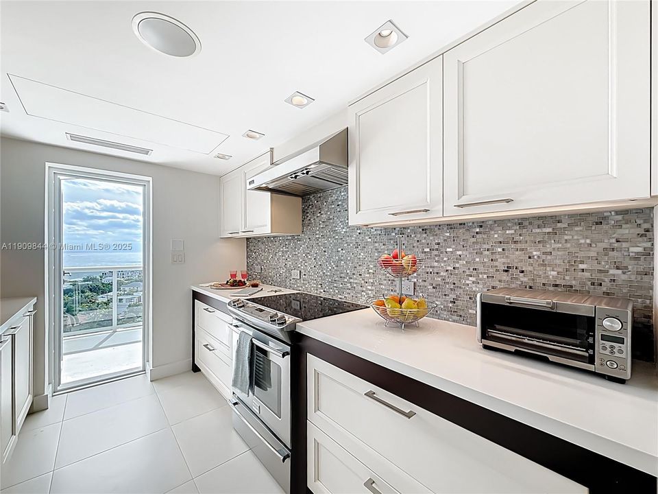 Active With Contract: $4,750 (2 beds, 2 baths, 1200 Square Feet)