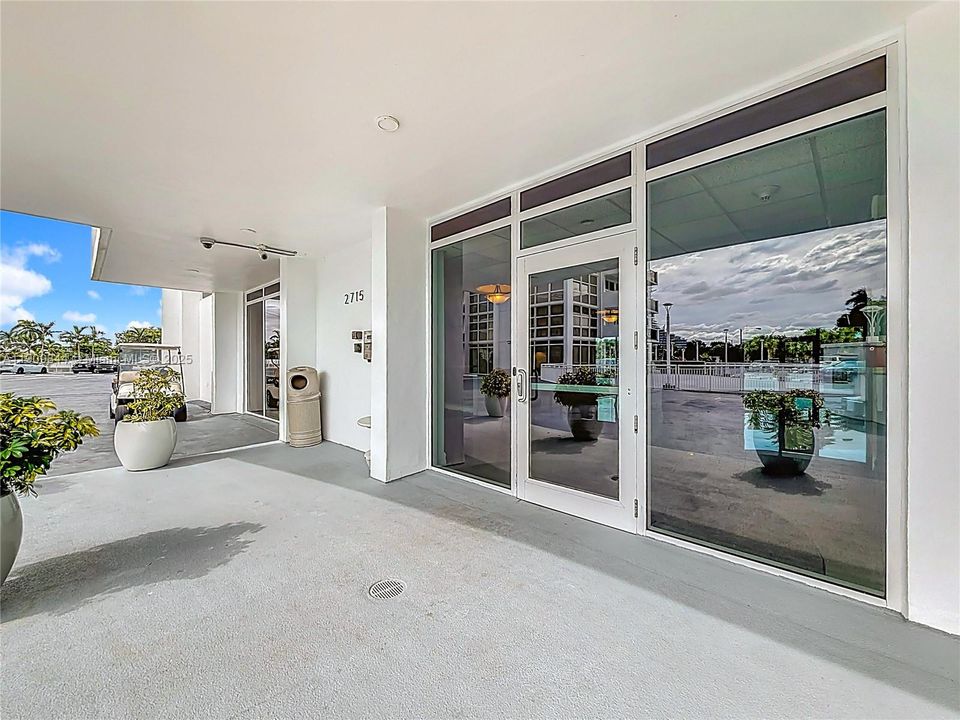 Active With Contract: $4,750 (2 beds, 2 baths, 1200 Square Feet)