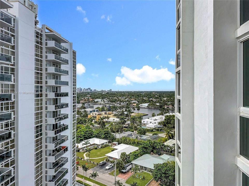 Active With Contract: $4,750 (2 beds, 2 baths, 1200 Square Feet)