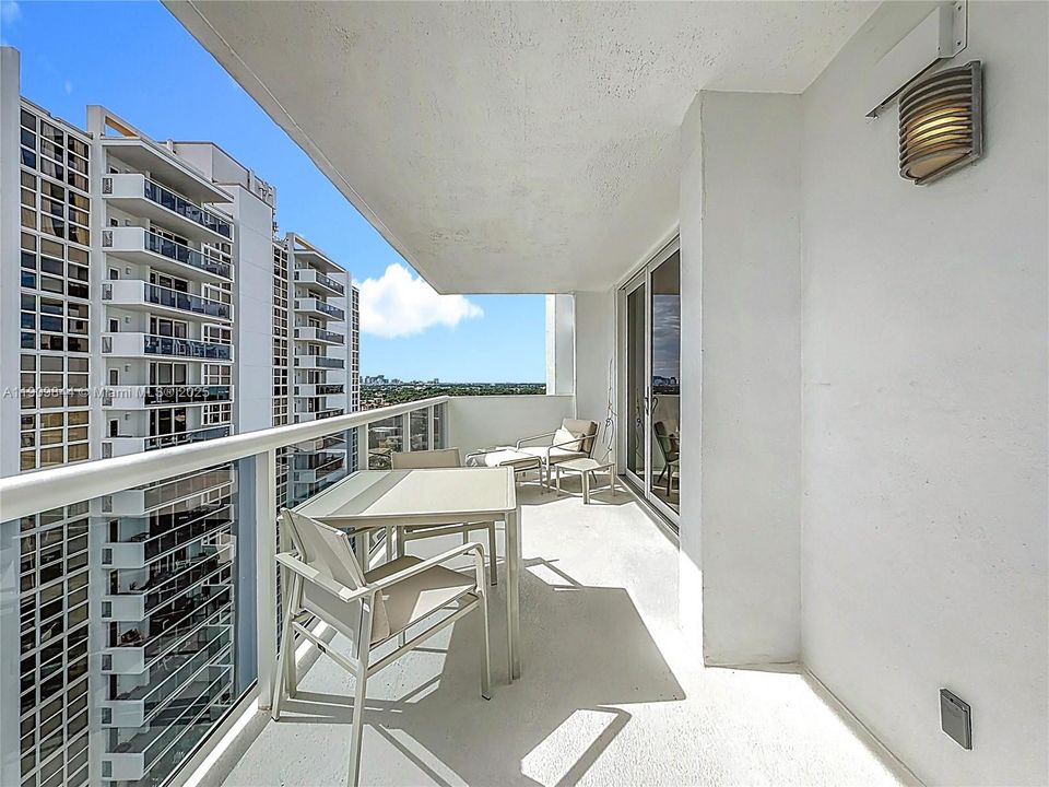 Active With Contract: $4,750 (2 beds, 2 baths, 1200 Square Feet)