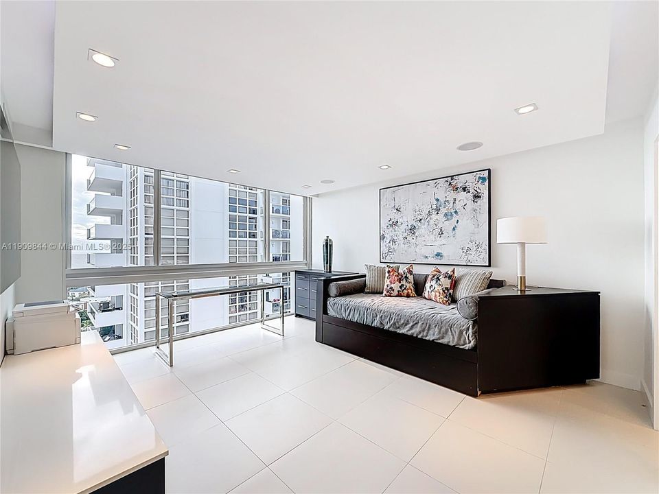 Active With Contract: $4,750 (2 beds, 2 baths, 1200 Square Feet)