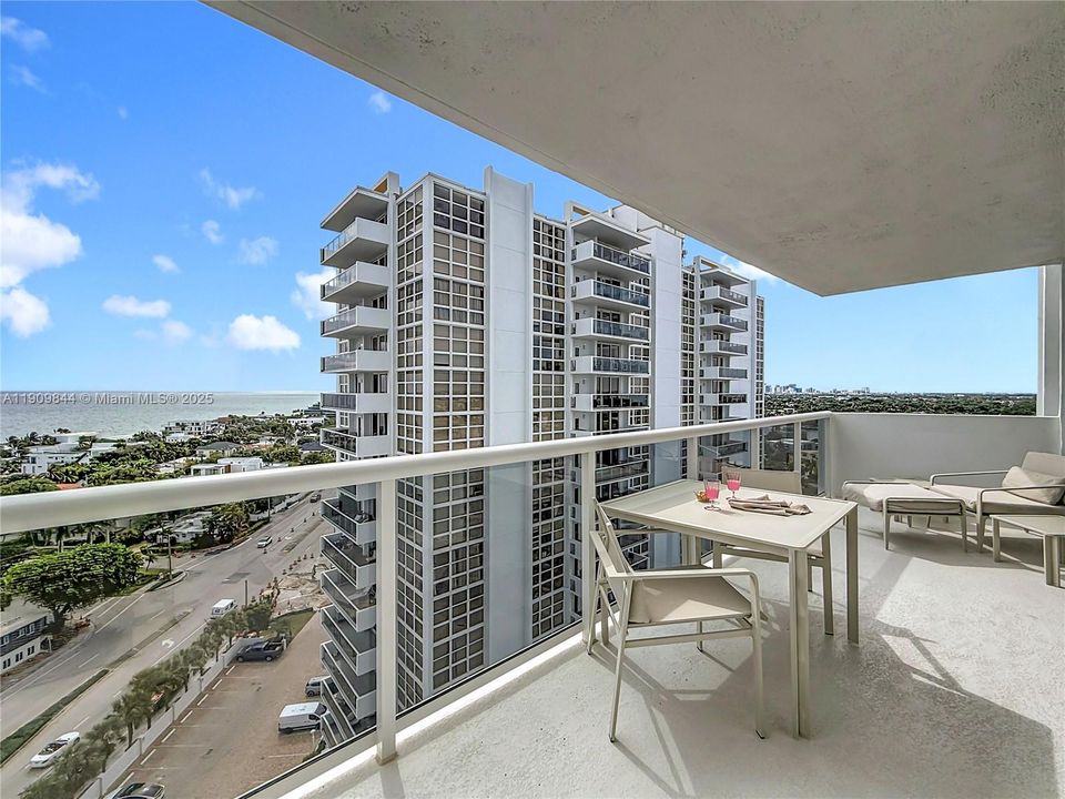 Active With Contract: $4,750 (2 beds, 2 baths, 1200 Square Feet)