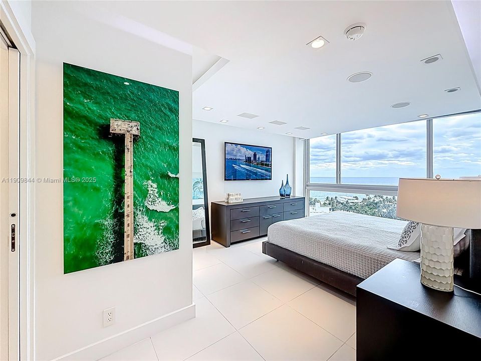 Active With Contract: $4,750 (2 beds, 2 baths, 1200 Square Feet)