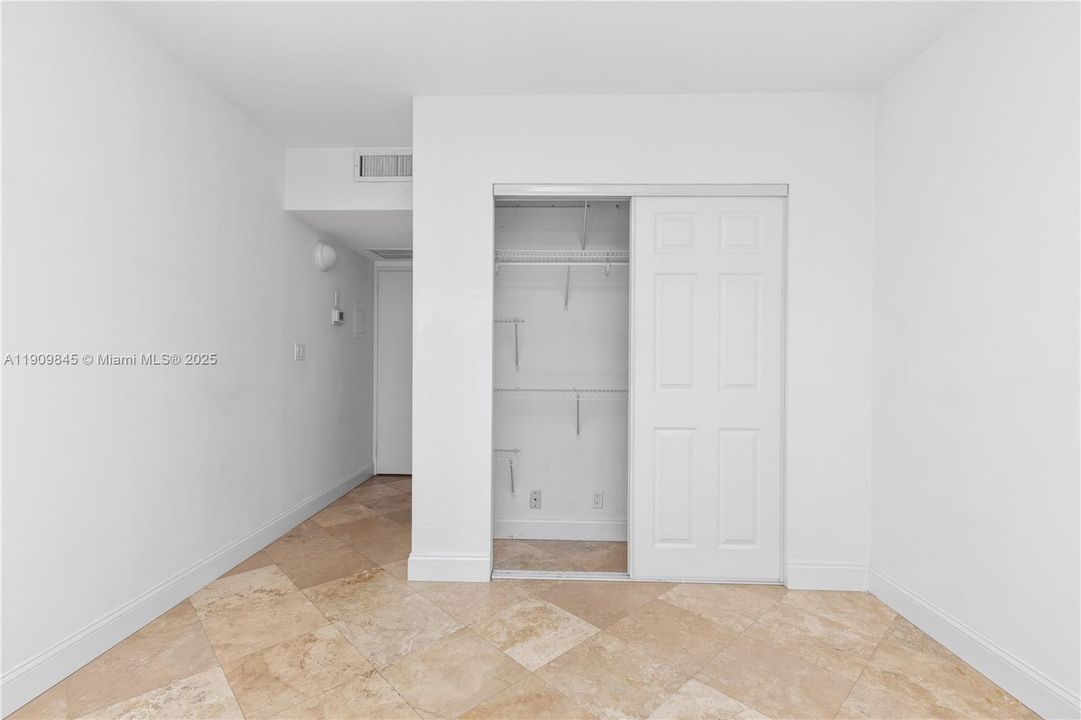 For Rent: $3,200 (2 beds, 2 baths, 1030 Square Feet)