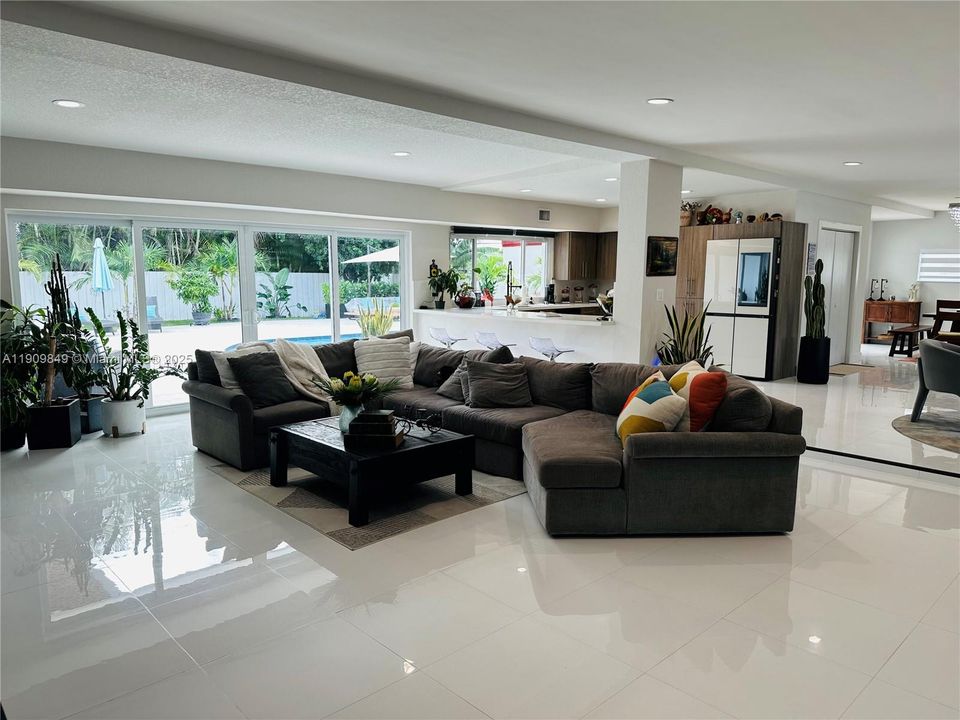 For Sale: $1,799,999 (4 beds, 2 baths, 2675 Square Feet)