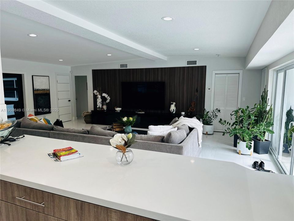 For Sale: $1,799,999 (4 beds, 2 baths, 2675 Square Feet)