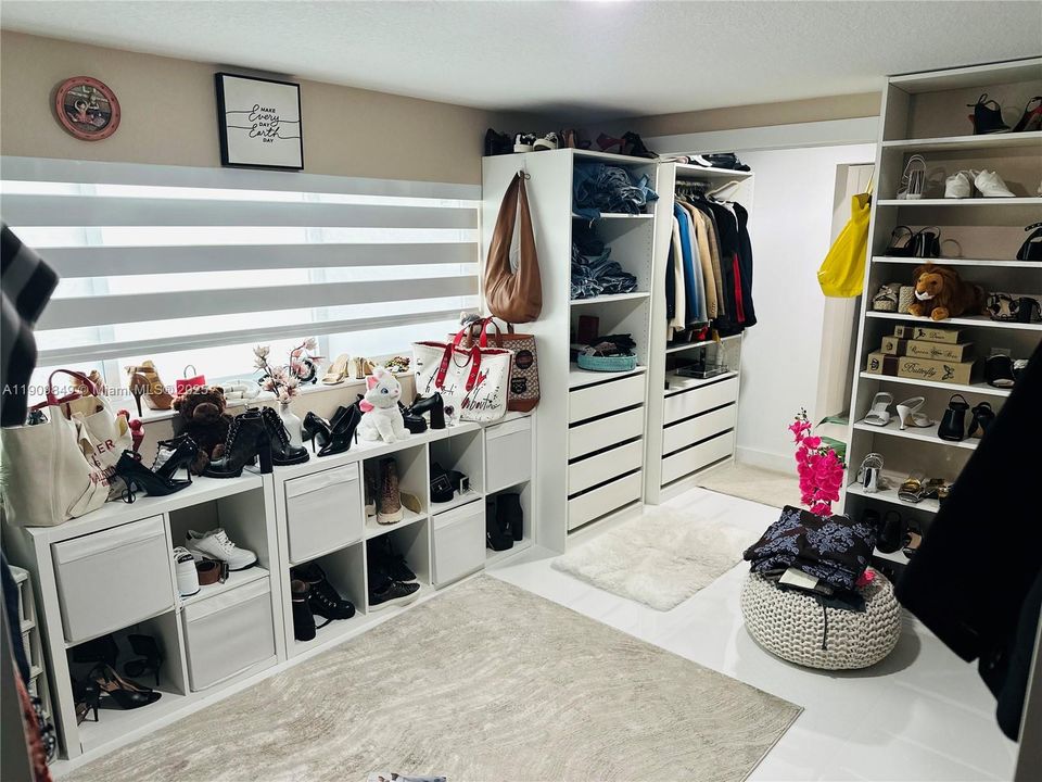 For Sale: $1,799,999 (4 beds, 2 baths, 2675 Square Feet)