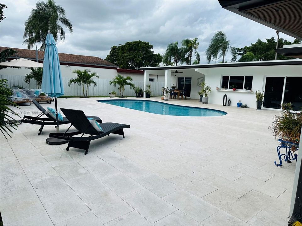 For Sale: $1,799,999 (4 beds, 2 baths, 2675 Square Feet)