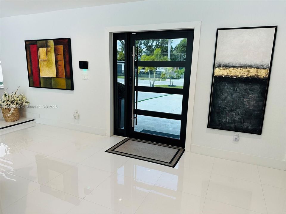 For Sale: $1,799,999 (4 beds, 2 baths, 2675 Square Feet)