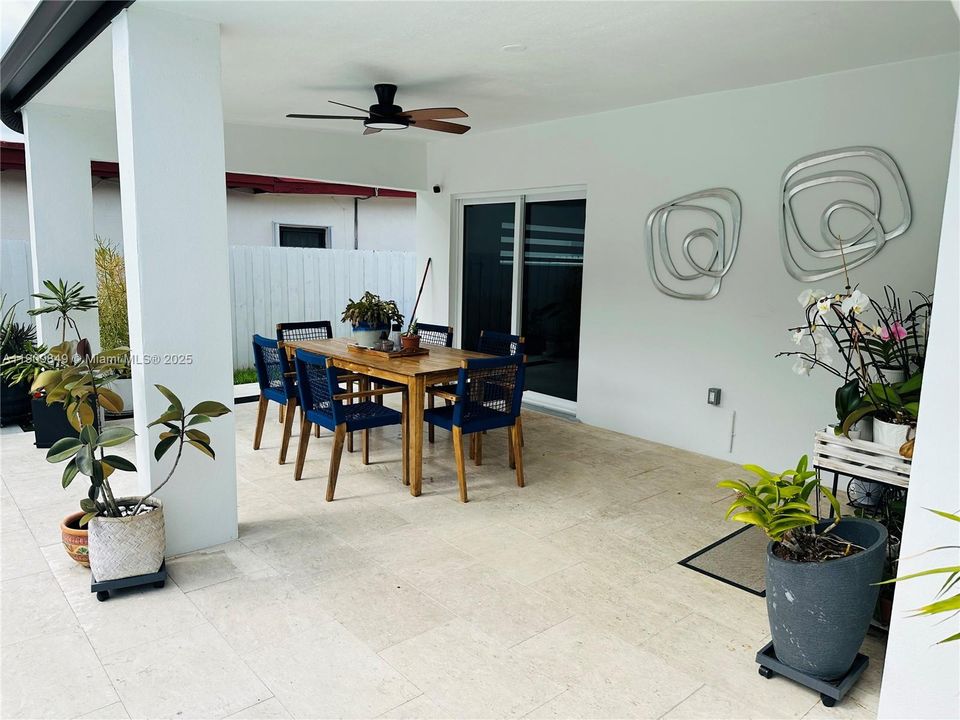 For Sale: $1,799,999 (4 beds, 2 baths, 2675 Square Feet)