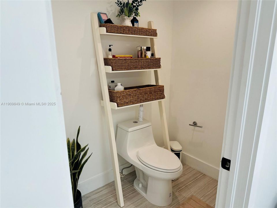 For Sale: $1,799,999 (4 beds, 2 baths, 2675 Square Feet)