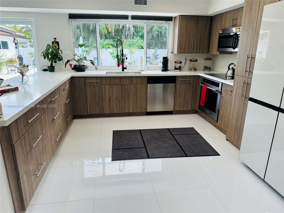 For Sale: $1,799,999 (4 beds, 2 baths, 2675 Square Feet)