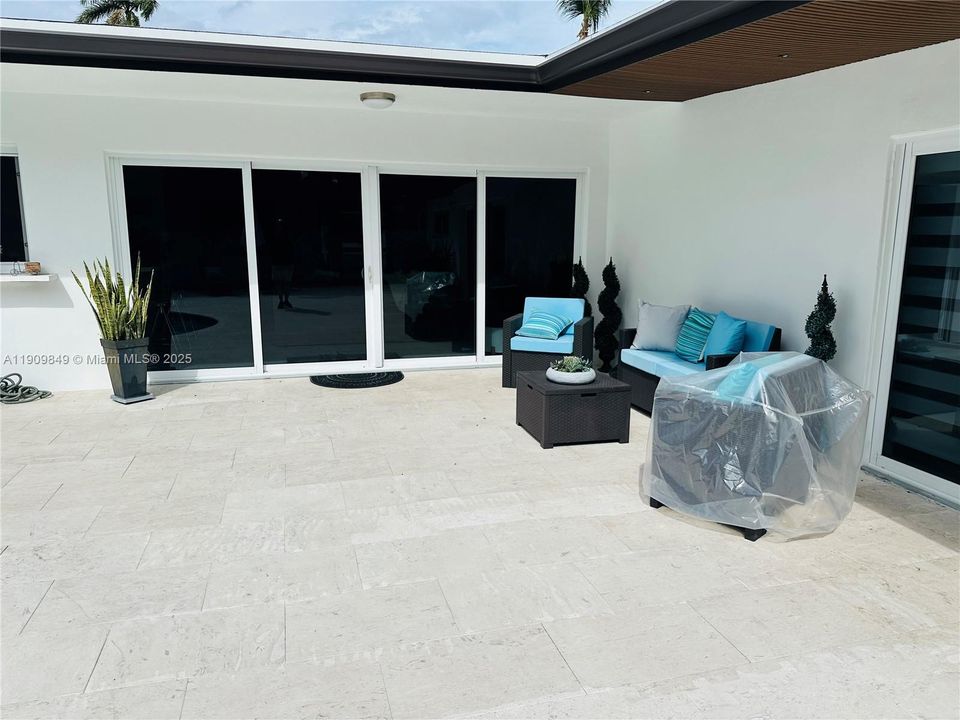 For Sale: $1,799,999 (4 beds, 2 baths, 2675 Square Feet)