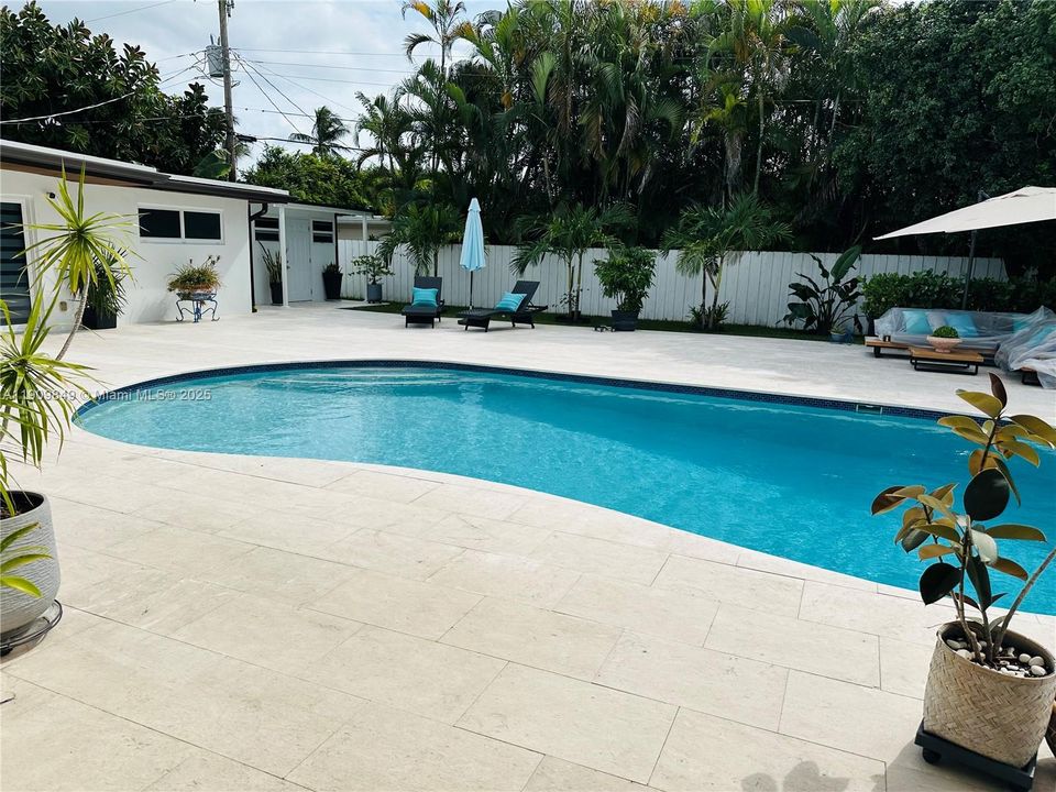 For Sale: $1,799,999 (4 beds, 2 baths, 2675 Square Feet)