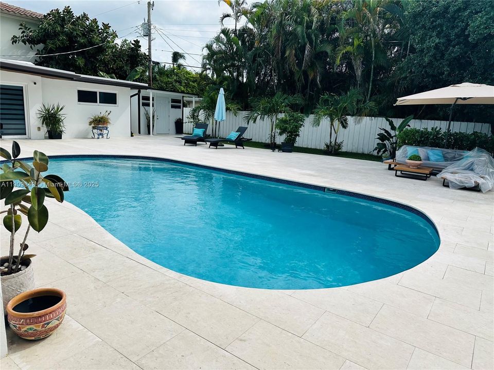 For Sale: $1,799,999 (4 beds, 2 baths, 2675 Square Feet)