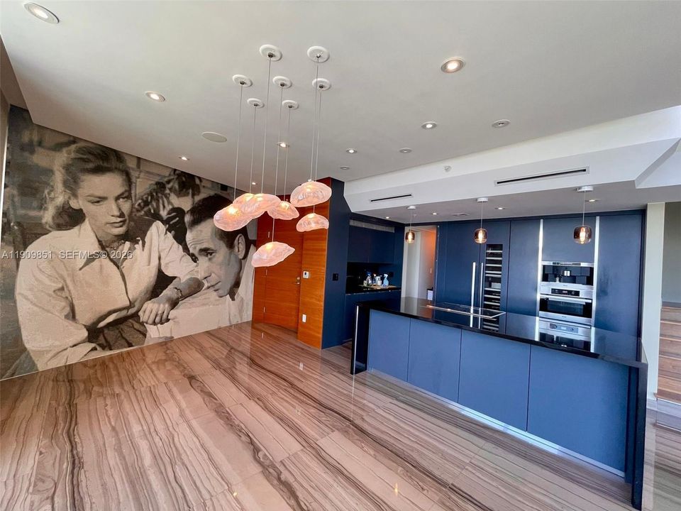 出租: $11,500 (2 贝兹, 3 浴室, 2107 平方英尺)