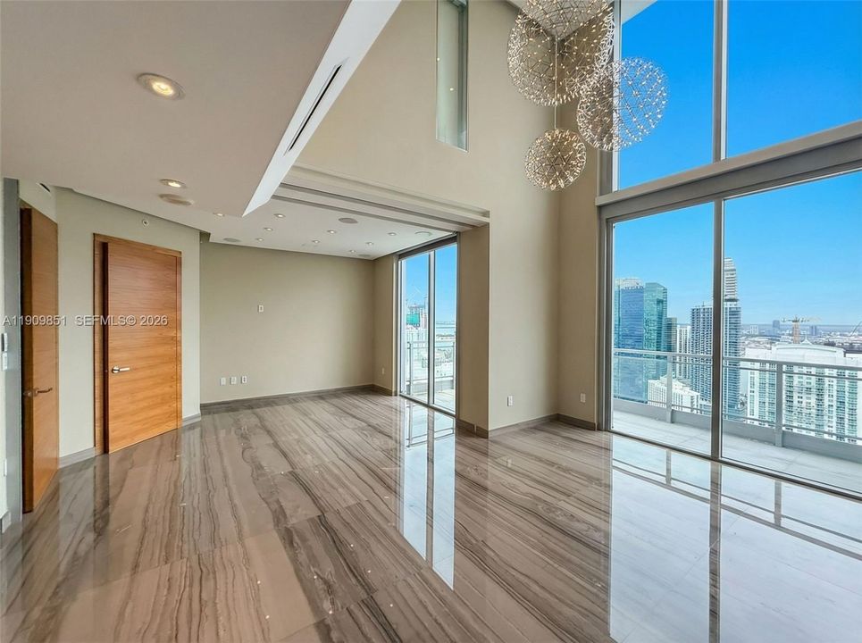 出租: $11,500 (2 贝兹, 3 浴室, 2107 平方英尺)