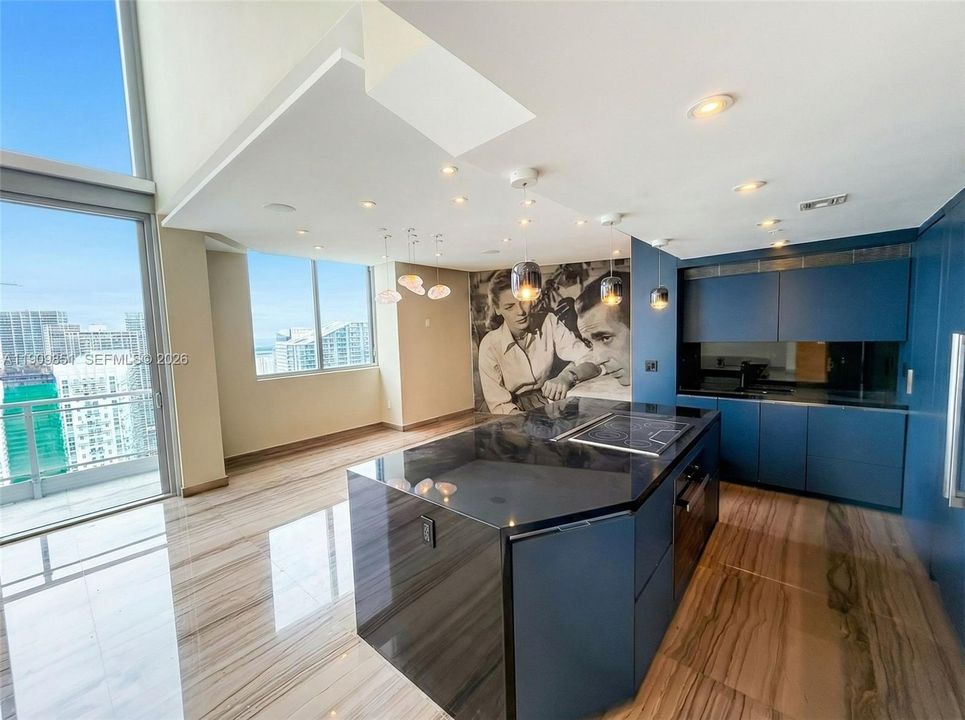 出租: $11,500 (2 贝兹, 3 浴室, 2107 平方英尺)