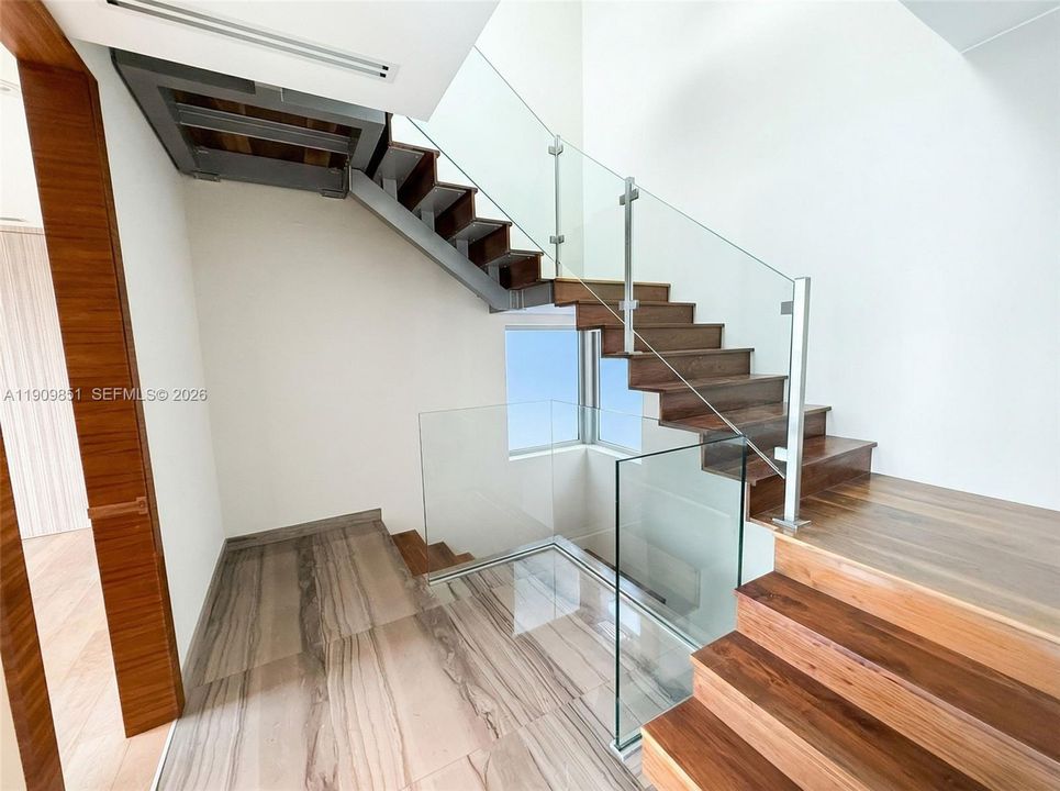 出租: $11,500 (2 贝兹, 3 浴室, 2107 平方英尺)