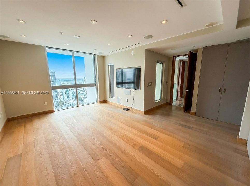 出租: $11,500 (2 贝兹, 3 浴室, 2107 平方英尺)