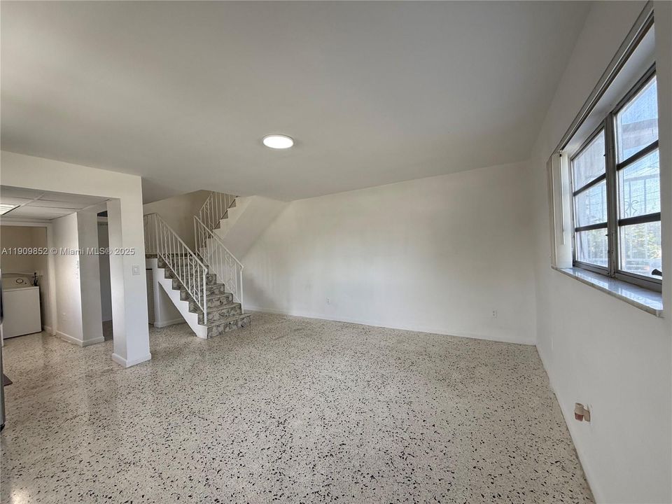 最近租的: $2,850 (2 贝兹, 1 浴室, 2193 平方英尺)