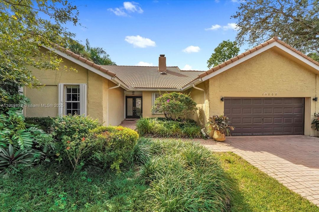 En Venta: $1,050,000 (3 camas, 2 baños, 2543 Pies cuadrados)