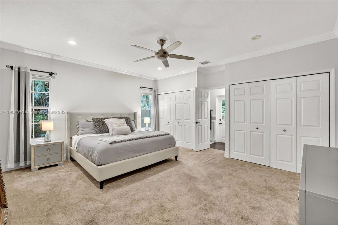 En Venta: $1,050,000 (3 camas, 2 baños, 2543 Pies cuadrados)