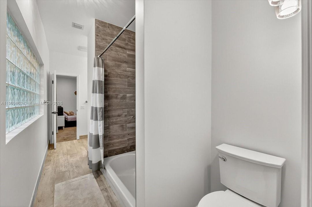 En Venta: $1,050,000 (3 camas, 2 baños, 2543 Pies cuadrados)