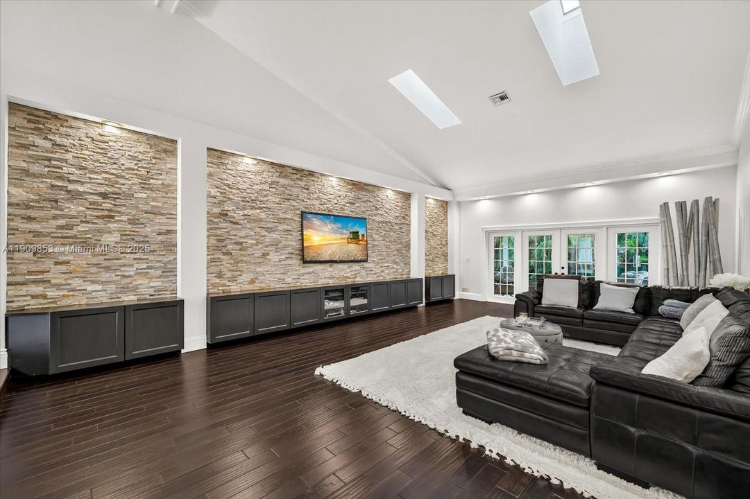 En Venta: $1,050,000 (3 camas, 2 baños, 2543 Pies cuadrados)