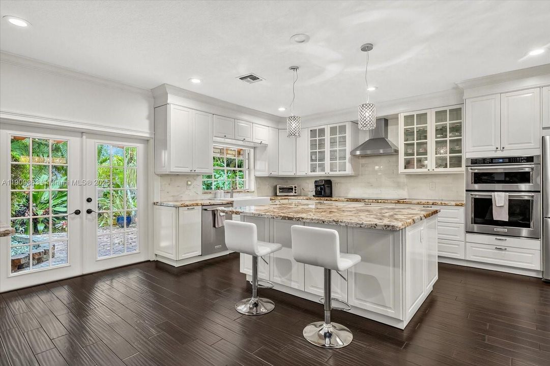 En Venta: $1,050,000 (3 camas, 2 baños, 2543 Pies cuadrados)