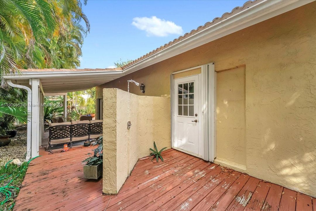 En Venta: $1,050,000 (3 camas, 2 baños, 2543 Pies cuadrados)