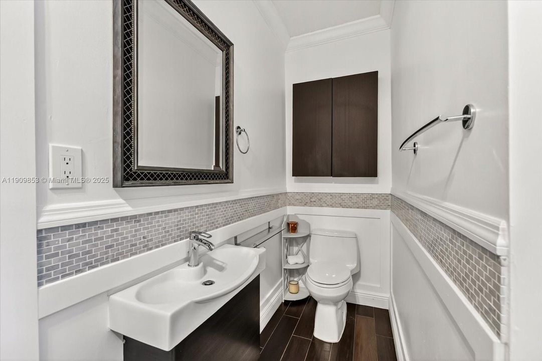 En Venta: $1,050,000 (3 camas, 2 baños, 2543 Pies cuadrados)