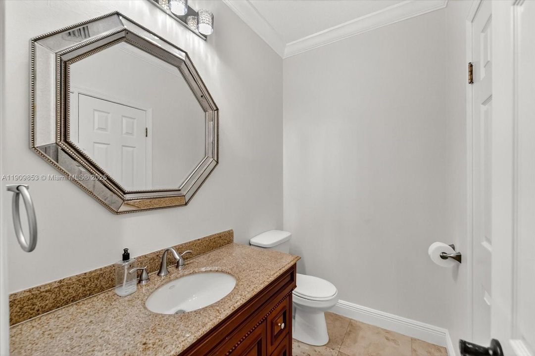 En Venta: $1,050,000 (3 camas, 2 baños, 2543 Pies cuadrados)