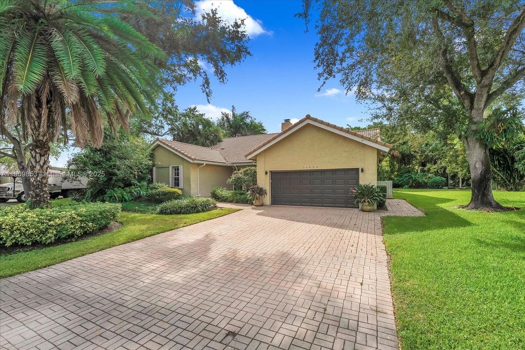 En Venta: $1,050,000 (3 camas, 2 baños, 2543 Pies cuadrados)