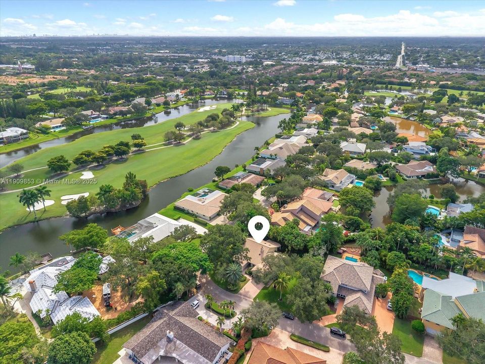 En Venta: $1,050,000 (3 camas, 2 baños, 2543 Pies cuadrados)