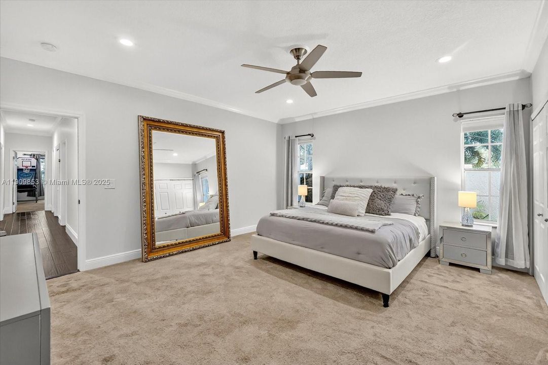 En Venta: $1,050,000 (3 camas, 2 baños, 2543 Pies cuadrados)