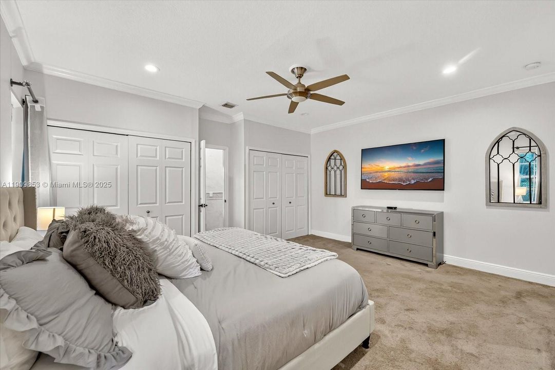 En Venta: $1,050,000 (3 camas, 2 baños, 2543 Pies cuadrados)