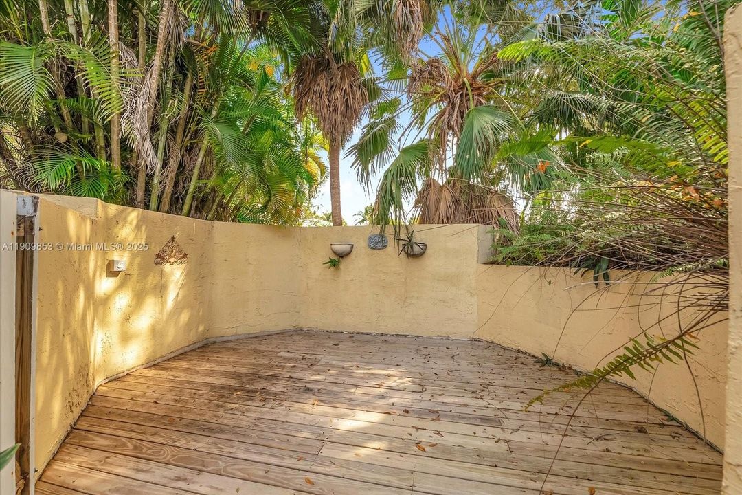 En Venta: $1,050,000 (3 camas, 2 baños, 2543 Pies cuadrados)